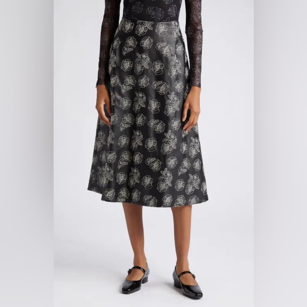 Beautiful embroidered Baum und Pferdgarten skirt worn once!